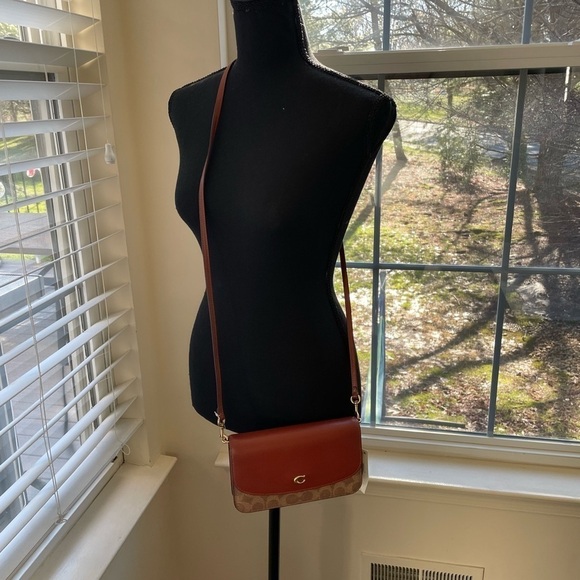 COACH
Signature Coated Canvas Hayden Crossbody with Removable Strap purse bag - Picture 13 of 17